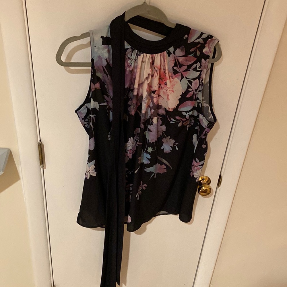 XL sleeveless New York & Company top